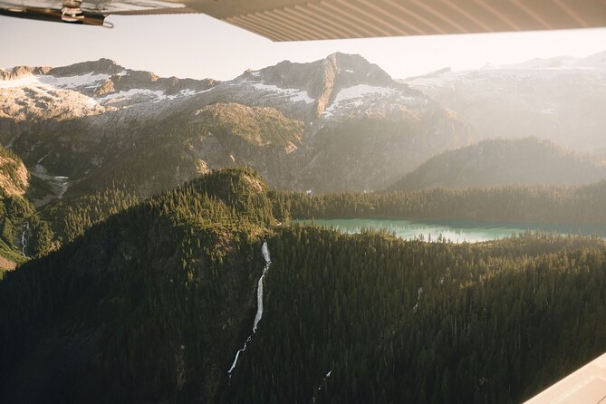 Alpine Lake Flightseeing Experience from Squamish - Land on an Elegant Alpine Lake and Enjoy Moments of Peace