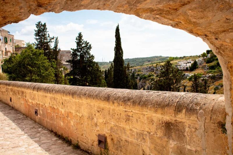 ALTAMURA AND GRAVINA: guided tours with lunch and transfer from Matera - Exploring Gravina’s Unique Urban Layout and Rocky Environment