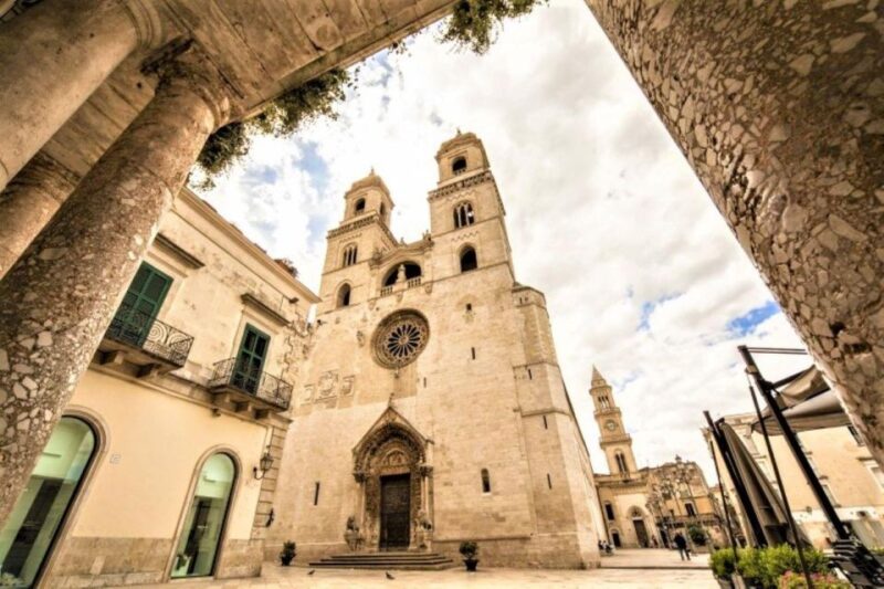 Altamura: Highlights Walking Tour and Tasting - Walking Through the Medieval Alleys and Cloisters