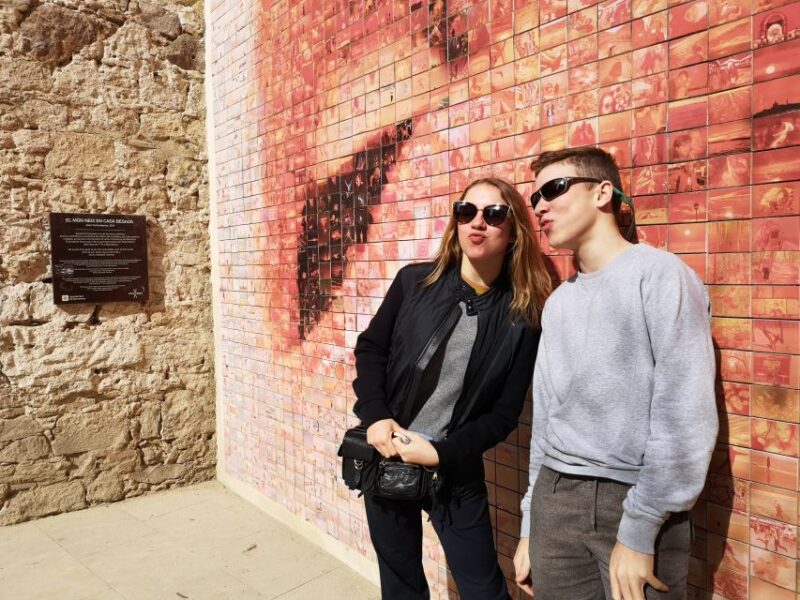 Alternative Barcelona - Raval Quarter Private Walking Tour - Exploring the Old Hospital Santa Creu and Street Art in El Raval