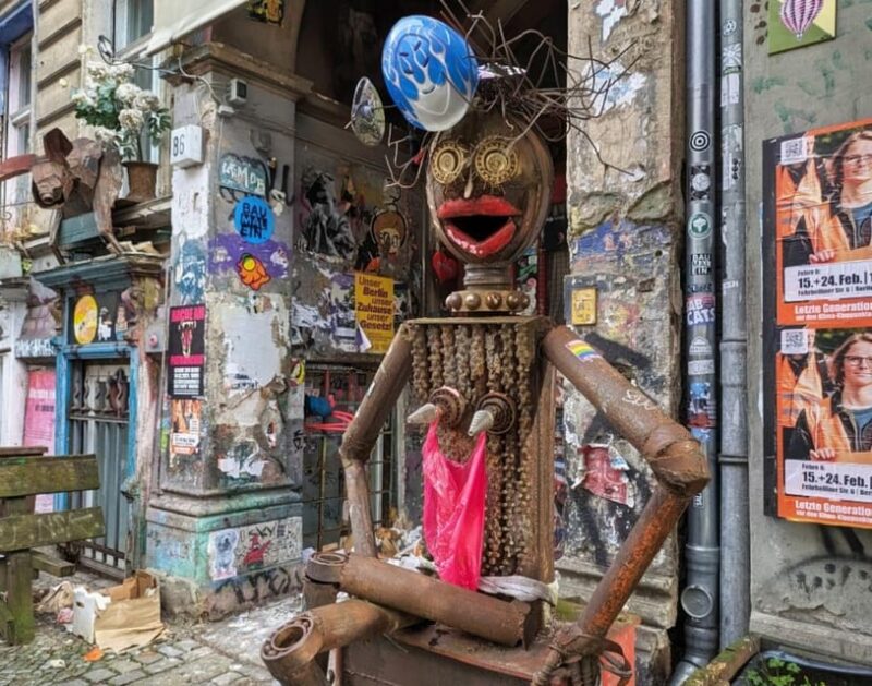 Alternative Berlin / Street art tour - Private group - Meet the Creator of Berlin’s Alternative Tour Scene