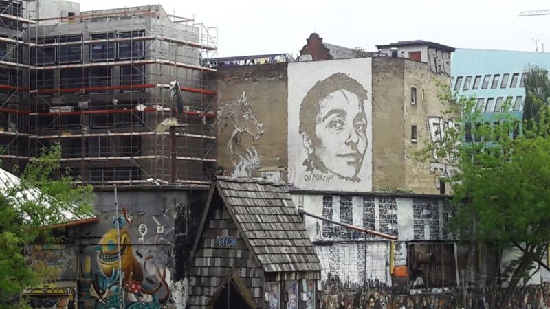 Alternative Berlin / Street art tour - Private group - Neighborhoods and Local Food Stops