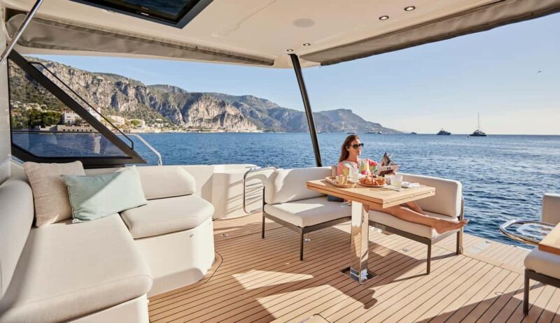 Amalfi Coast & Capri Island: Tour of the Most Beautiful Bays on a Luxury Yacht - The Route and Pacing of the Day