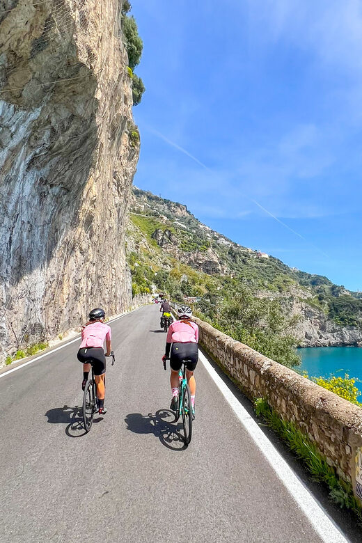 Amalfi coast: E-bike tour from Sorrento to Positano - Arrival in Positano: The Iconic Village