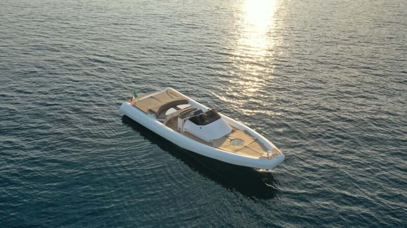 Amalfi Coast: Explore the landscapes on a luxurious boat - Key Points