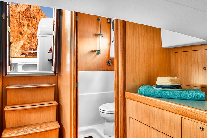 Amalfi & Positano Boat Experience with Free Time & Transfer - Food, Drinks, and Onboard Amenities