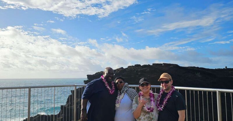 Amazing Circle Island Tour - The Sacred Peace of Byodo-In Japanese Temple