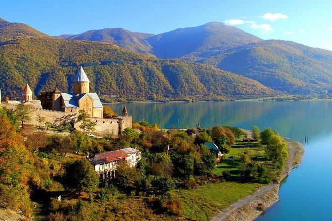Amazing Day Trip Gudauri & Kazbegi With Lunch at Rooms Hotel from Tbilisi - Russian-Georgian Friendship Monument and Panoramic Views