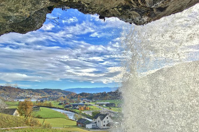 AMAZING HARDANGER FJORD: Private guided round trip from Bergen, 10 hours - Visiting the Norwegian Nature Center in Eidfjord