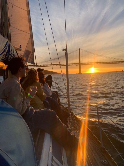 Amazing Lisbon Boat Tour with drinks - Discover the Charm of Lisbon from the Water