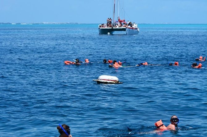 Amazing tour to the beauty Isla Mujeres with Snorkel and open bar - Tour Logistics and Group Size