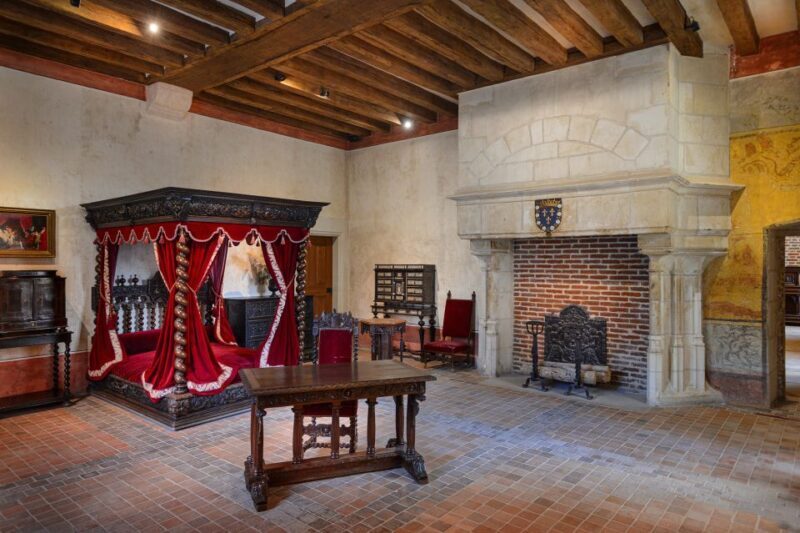 Amboise: Clos Lucé Castle, Da Vinci Park and Museum Ticket - The Historic Setting of Château du Clos Lucé in Amboise