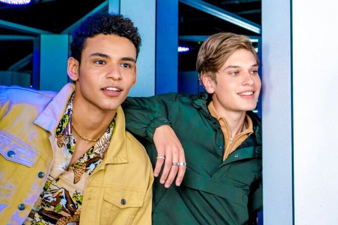 American Dream Mirror Maze Ticket - Practical Considerations: Parking and Food