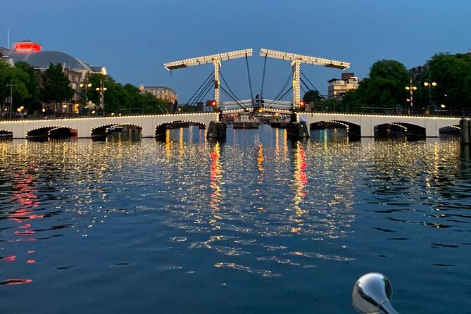 Amsterdam 1-Hour Canal Cruise With Live Guide - Exploring the Jordaan and Its Historic Streets
