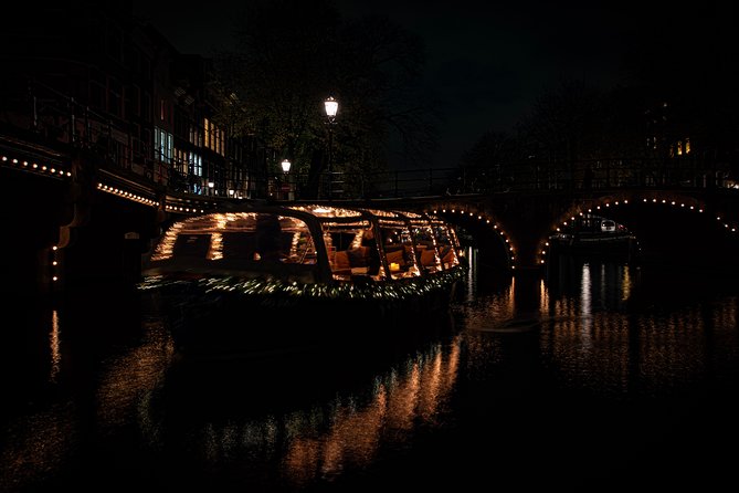 Amsterdam 2-Hour Evening Cruise With Live Guide and Bar - Iconic Museums and Architectural Feats
