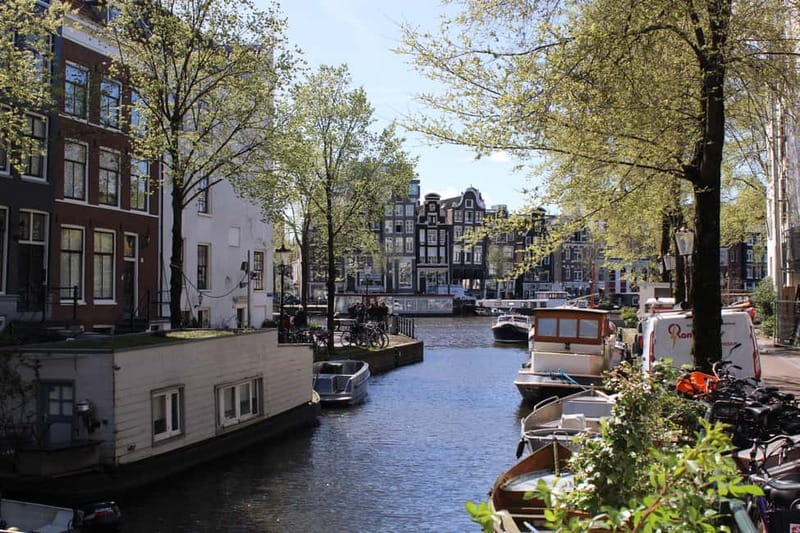 Amsterdam: 2-hour History & Culture tour with a Local - Returning to Beursplein with Sweet Memories