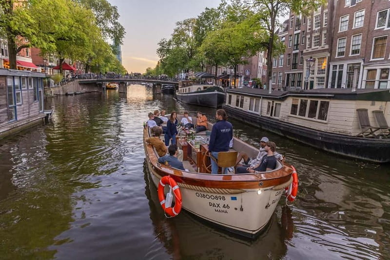 Amsterdam: 2-Hour Luxury Canal Cruise with Snacks & Drinks - Route Highlights: From the Prinsengracht to the Amstel River