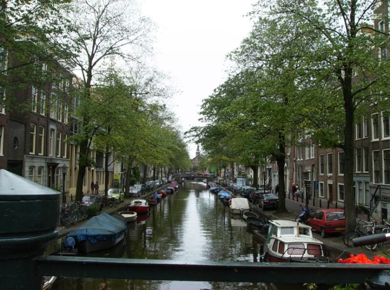 Amsterdam: 2-Hour Sightseeing Tour by Rickshaw - Insights from Knowledgeable Guides