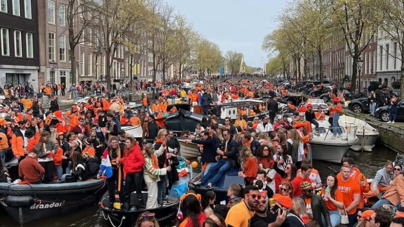 Amsterdam: 3 Hour Kings Day Boat Party with Unlimited Drinks - Celebrate Kings Day on a Canal with a 3-Hour Party Cruise