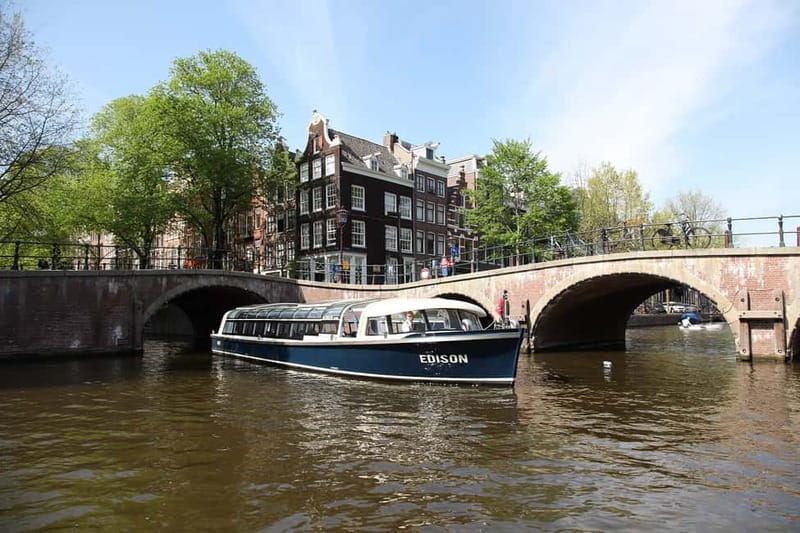 Amsterdam: 75 Minute City Canal Cruise with Audio Guide - Scenic Route through Amsterdam’s Historic Canals