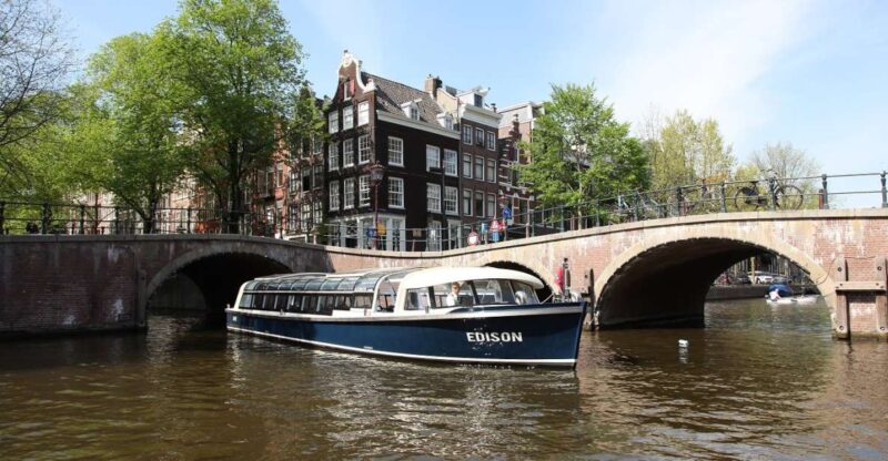 Amsterdam: 75 Minute City Canal Cruise with Audio Guide - Food and Drinks: Snacks and Beverages on Board