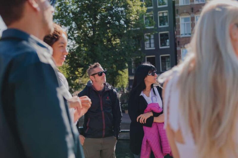 Amsterdam: Anne Frank History Walking Tour - Memorials of Resistance: De Dokwerker and the Jewish Museum