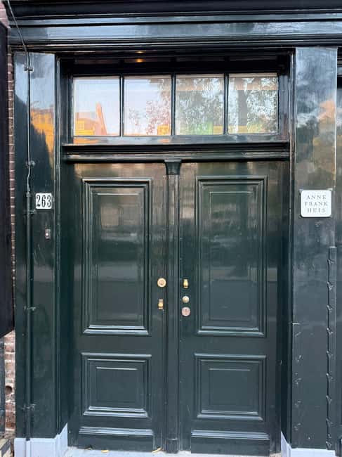 Amsterdam: Anne Frank History Walking Tour - The Guide’s Approach and Stories