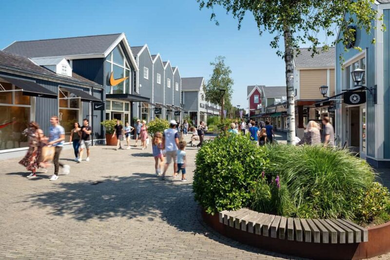 Amsterdam: BataviaStad Fashion Outlet Ultimate Shopping Tour - From Amsterdam to Flevoland in Just One Hour by Shuttle Bus