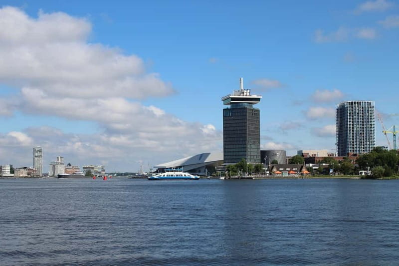 Amsterdam:: Bike Rental with Free Self-Guided Tour App - Your Well-Equipped Bike for a Comfortable Ride