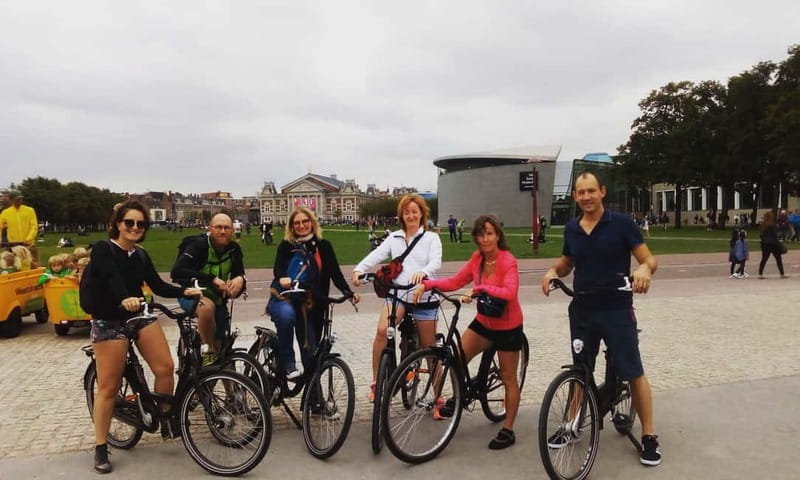 Amsterdam bike tour with a French-speaking guide local! - The Guide: Personal, Knowledgeable, and Friendly