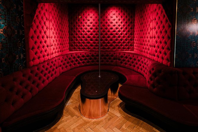 Amsterdam BonTon: Gentleman's Club Educational Tour - Discovering the History of the Club and Red Light District