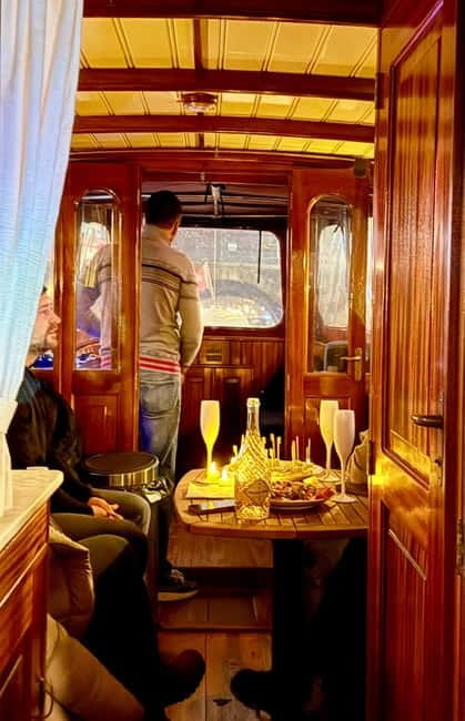 Amsterdam Canal Boat Tour with Live Guide - Comparing Similar Canal Cruises in Amsterdam