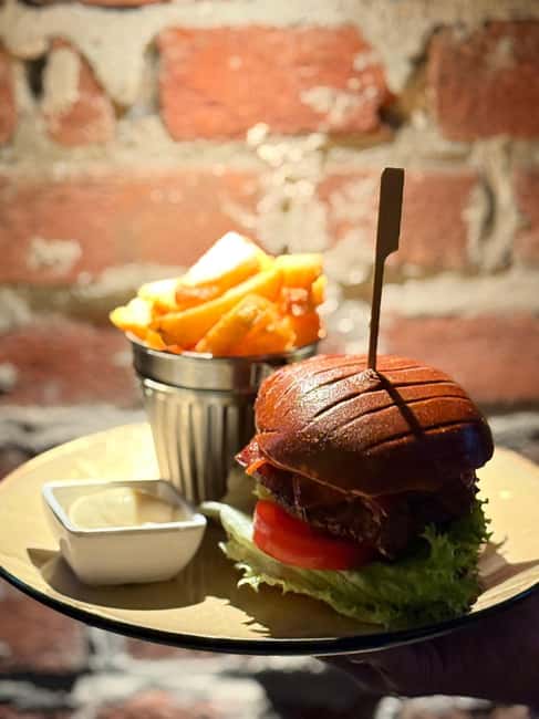 Amsterdam: Canal Cruise with Burger Menu in local restaurant - Logistics, Group Size, and Practical Tips