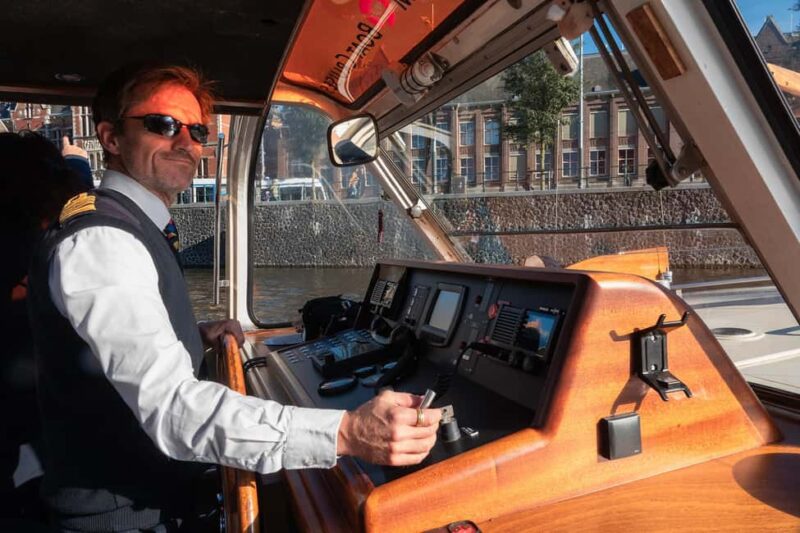 Amsterdam: Canal Cruise with Burger Menu in local restaurant - Who Will Enjoy This Tour Most?