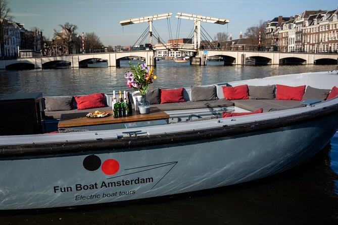 Amsterdam Canal Cruise with Dutch Pancakes and Drinks - Explore Amsterdams UNESCO-Listed Canals with a Tasty Twist