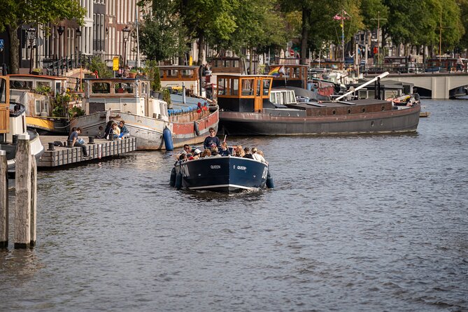 Amsterdam Canal Cruise with Live guide & Two drinks - Central St. - Highlights of the Route: Old City, Red Light District, and More