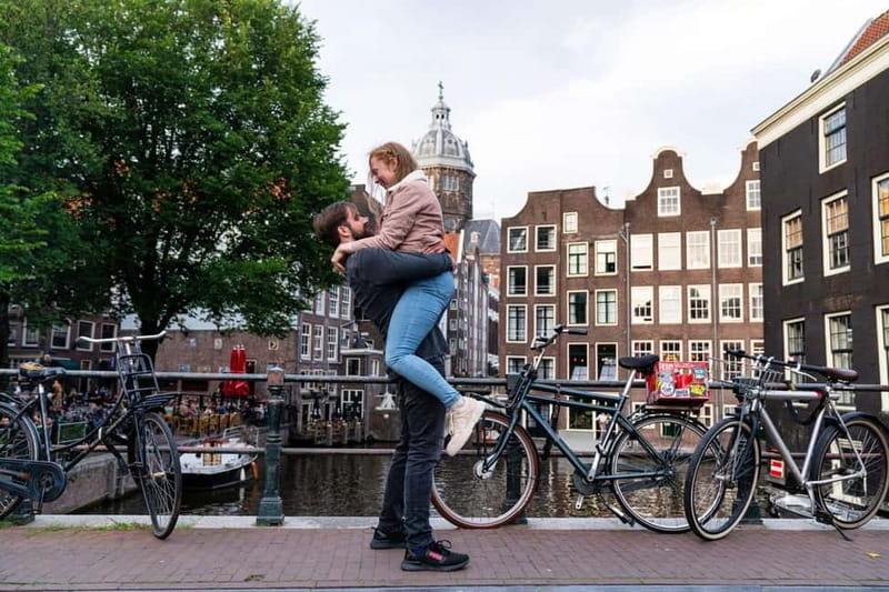 Amsterdam Canals Photoshoot: Private Solo, Family or Couples - Meet Juliëtte: The Photographer Behind the Lens