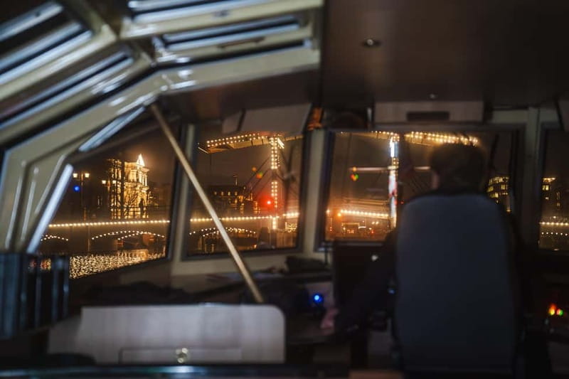 Amsterdam: Cheese & Wine Cruise Tasting Experience - The Expertise of the Guides and Crew