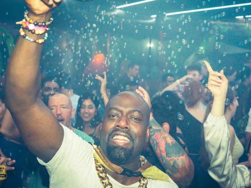 Amsterdam: City Center Bar Crawl and Nightlife Experience - Key Points