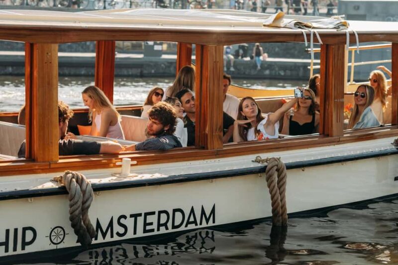 Amsterdam: Classic Saloon Boat Cruise with Cheese & Wine - The Guide’s Role in Bringing the Tour to Life