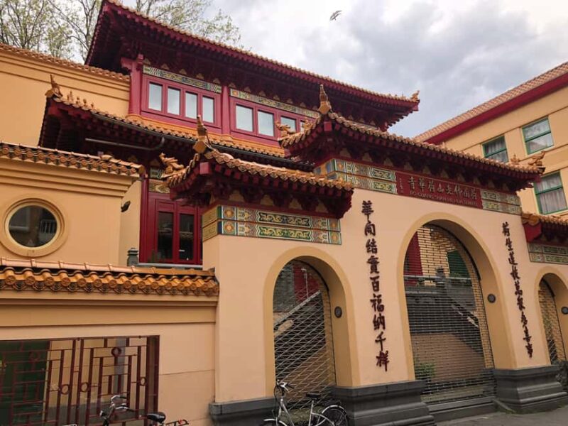 Amsterdam: Dam Square and Red Light District Walking Tour - Amsterdam’s Medieval Architecture and Leaning Houses