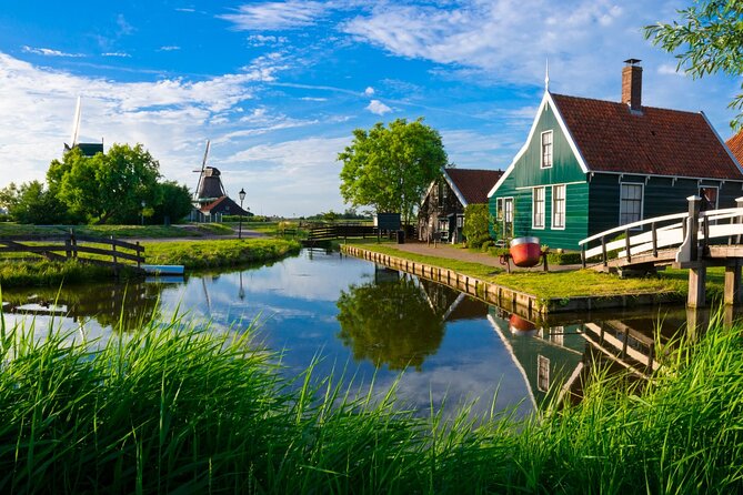 Amsterdam: Day Trip to Keukenhof & Zaanse Schans Windmills - Meeting Point and Accessibility Details