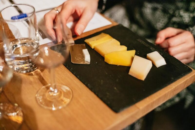 Amsterdam: Dutch Cheese Tasting Experience with Wine - The Role of the Guide and Atmosphere