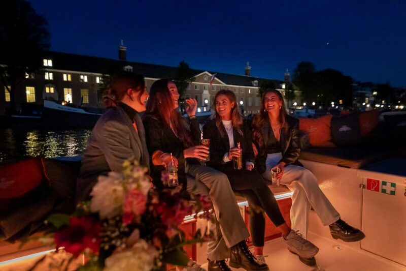 Amsterdam: Evening Canal Cruise with (Open) Bar on Board - Onboard Drinks and the Social Atmosphere