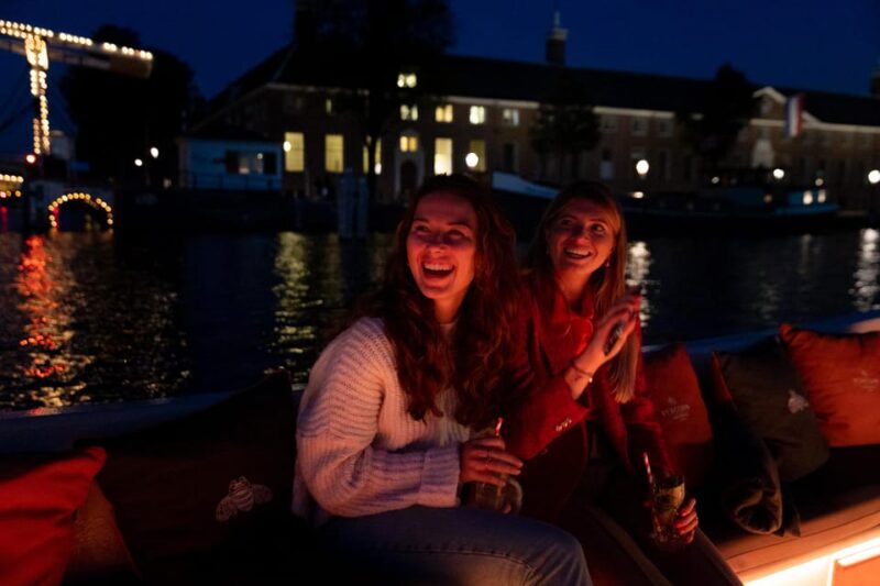 Amsterdam: Evening Canal Cruise with (Open) Bar on Board - The Guides and Their Storytelling Style