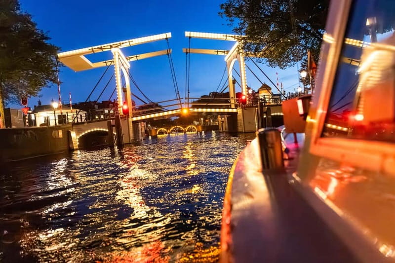 Amsterdam: Evening Cruise with Optional Wine and Snacks - The Scenic Beauty of Amsterdam’s Illuminated Bridges