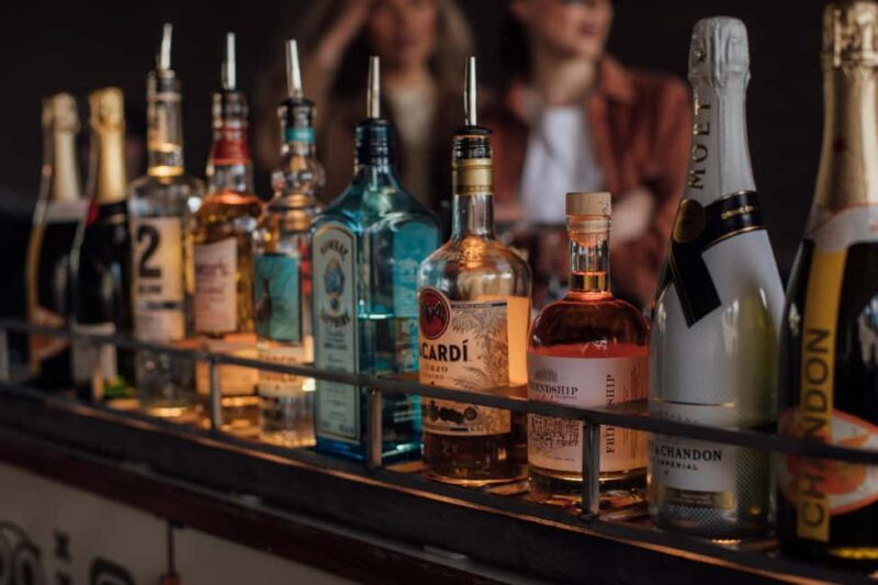 Amsterdam: Evening Lights Cruise incl. Cocktail & Waffle - Friendly, Knowledgeable Guides Make the Difference