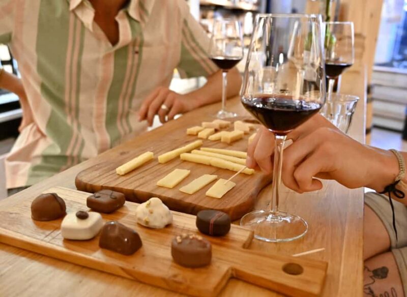 Amsterdam: Food Tour with Drinks by Spui, Canals and Jordaan - Key Points