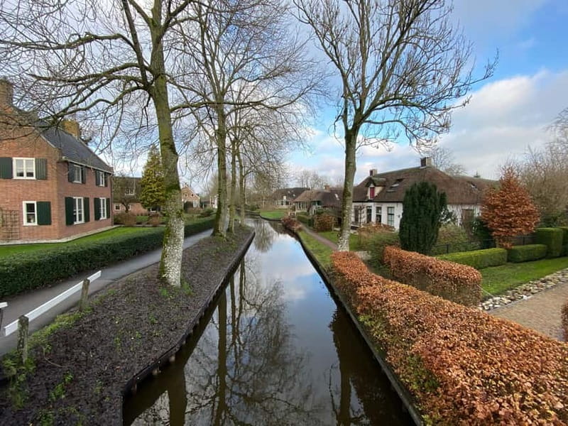 Amsterdam: Giethoorn, Afsluitdijk and Zaanse Schans Day Trip - Experience the Charm of Giethoorns Canals by Boat