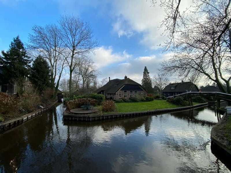 Amsterdam: Giethoorn, Afsluitdijk and Zaanse Schans Day Trip - High-Quality Guides Make the Difference